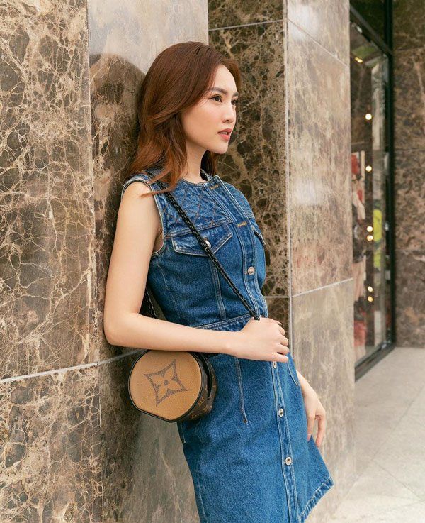 Lan Ngọc bắt trend quấn khăn làm áo: Giá khăn sương sương 8 triệu