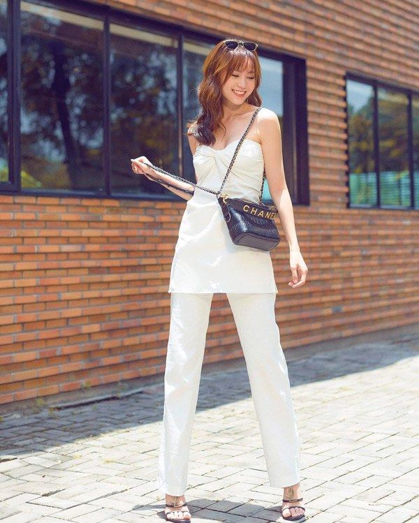 Lan Ngọc bắt trend quấn khăn làm áo: Giá khăn sương sương 8 triệu