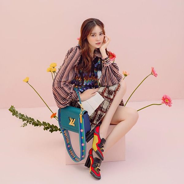 Lan Ngọc bắt trend quấn khăn làm áo: Giá khăn sương sương 8 triệu