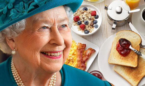 Bí quyết giúp nữ hoàng Elizabeth II 94 tuổi vẫn trẻ khoẻ
