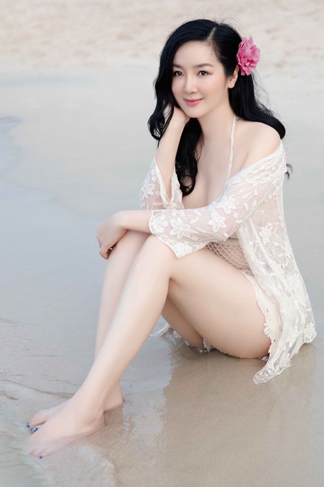 U50 Hoa hậu Giáng My vẫn tự tin diện áo tắm: Sắc vóc như gái đôi mươi