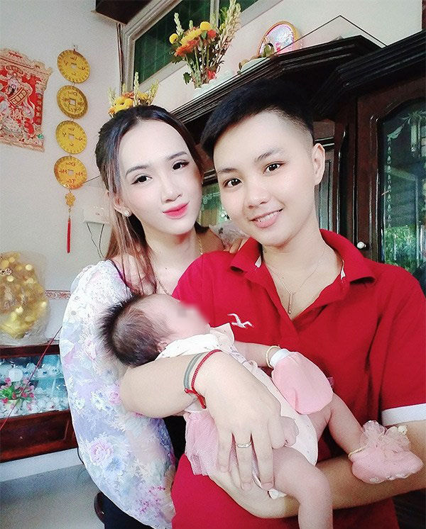 Ông bố chuyển giới thay vợ sinh liền 3 đứa, Việt Nam có 1 trường hợp