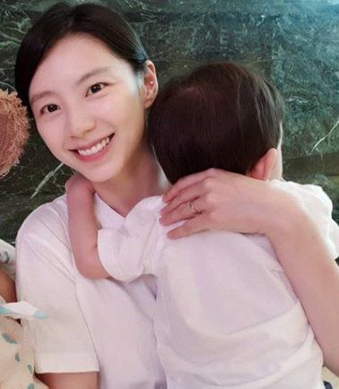 Top 10 mỹ nhân mặt mộc đẹp nhất Kbiz: Song Hye Kyo vẫn thua Suzy
