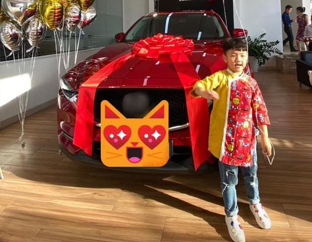 Sao Việt 29/6: Tóc Tiên khoe vòng 1 lấp ló gợi cảm