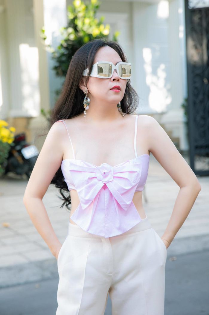 Phượng Chanel chăm mặc hở vai, xứng danh bờ vai đẹp nhất Việt Nam