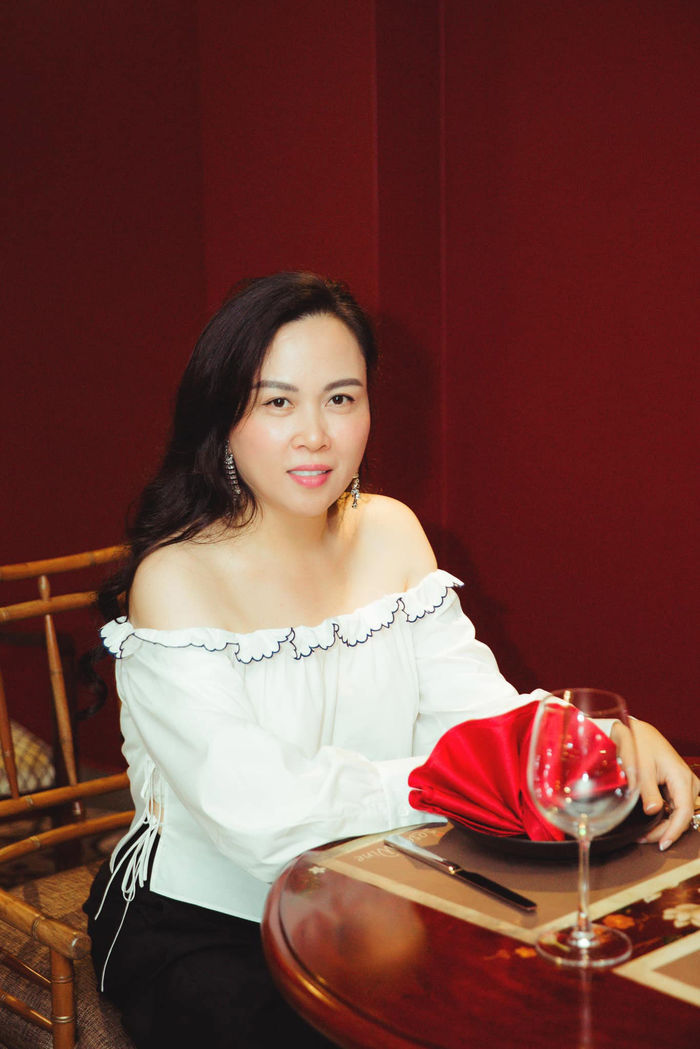 Phượng Chanel chăm mặc hở vai, xứng danh bờ vai đẹp nhất Việt Nam