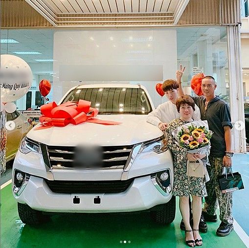 Quà báo hiếu giá trị của sao: 3 mẩu Hoa dâm bụt đều chi khủng