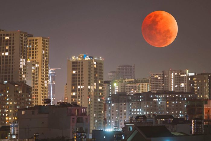 Rạng sáng mai 6/6: Việt Nam sẽ đón nguyệt thực Trăng Dâu tây độc đáo
