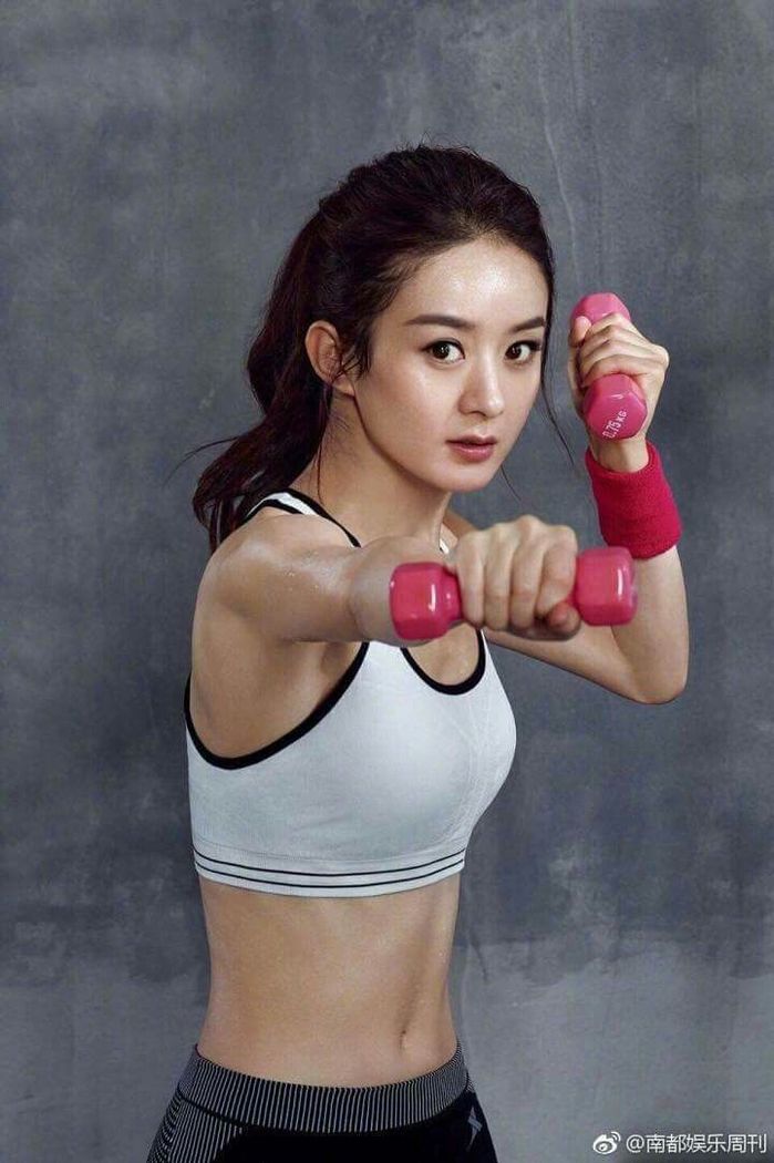 Sinh con hơn 1 năm, Triệu Lệ Dĩnh về dáng chuẩn nhờ: Gym, cà phê đen