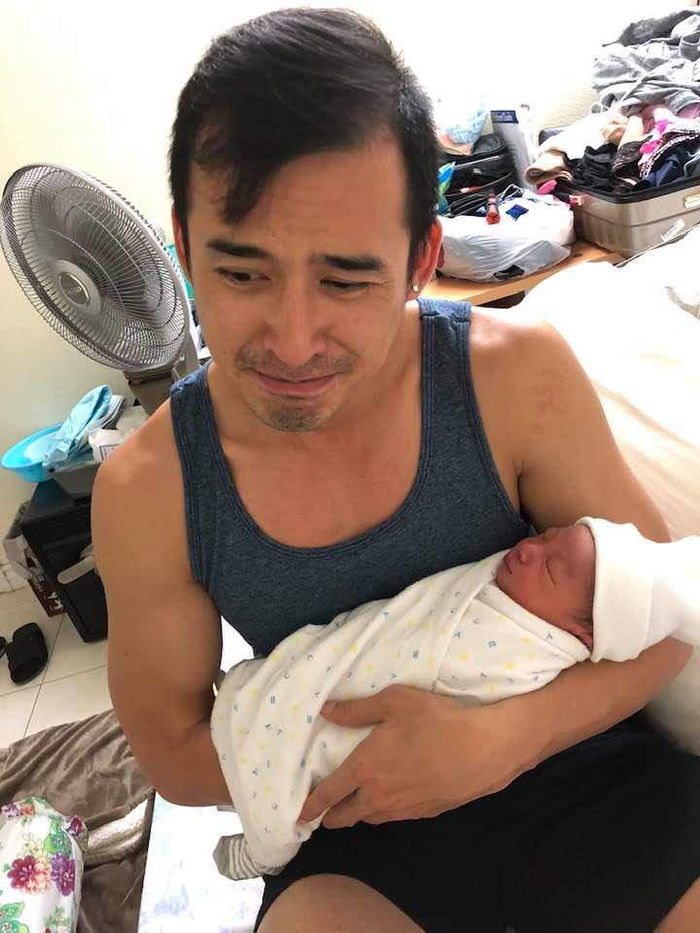 Thuý Diễm đăng ảnh chồng khi mới làm bố, tính chuyện sinh con thứ 2