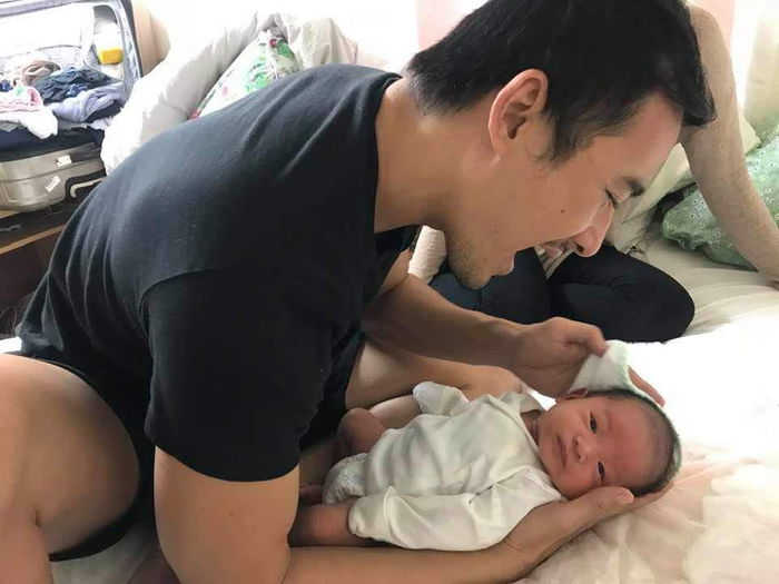 Thuý Diễm đăng ảnh chồng khi mới làm bố, tính chuyện sinh con thứ 2