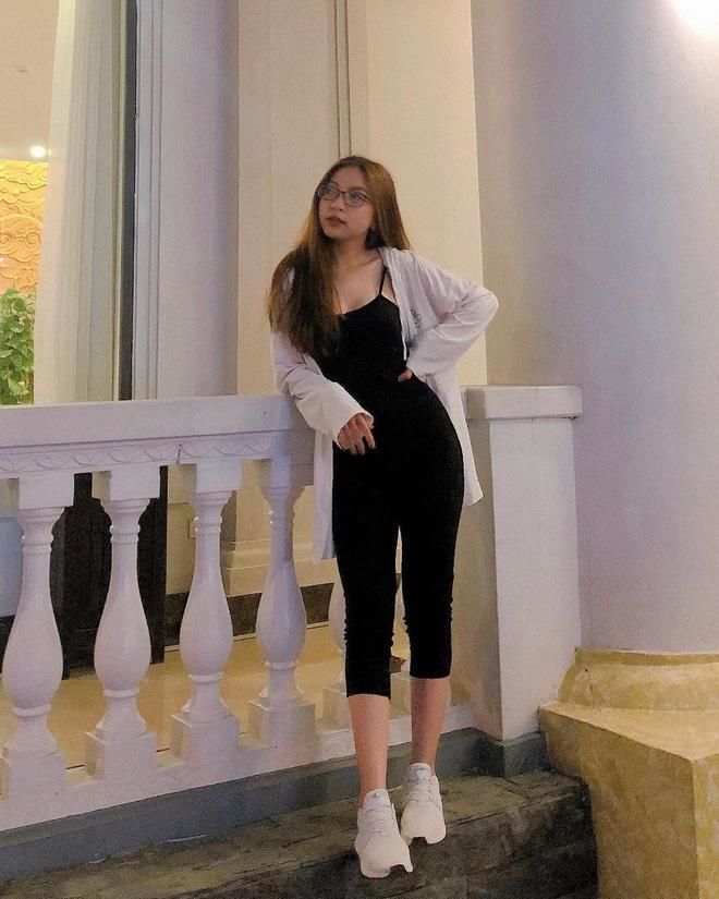 Tình cũ Quang Hải ngày càng đẹp, theo đuổi phong cách sexy, quyến rũ
