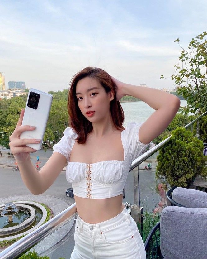 Tóc Tiên, Hoàng Thùy, Ngọc Trinh diện tone-sur-tone vô cùng sành điệu