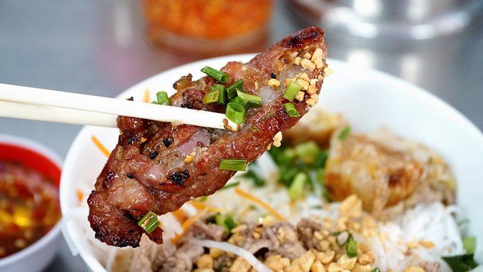 Top 5 quán bún thịt nướng hơn chục năm tuổi đời nức tiếng tại Sài Gòn