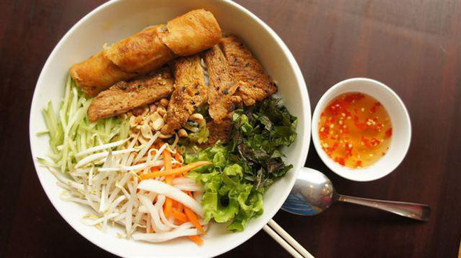 Top 5 quán bún thịt nướng hơn chục năm tuổi đời nức tiếng tại Sài Gòn