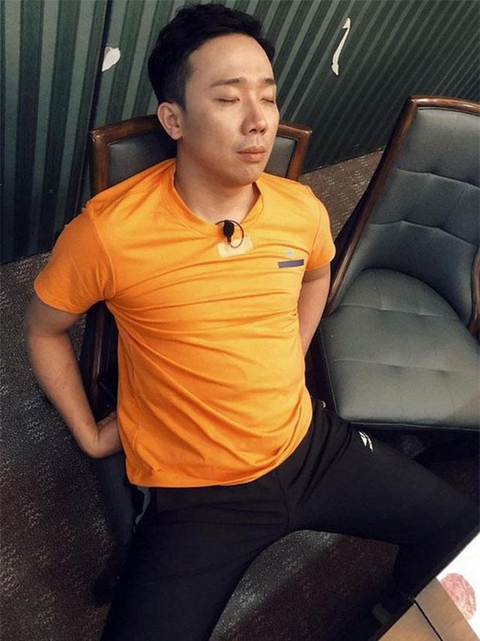 Trấn Thành chỉ ngủ 2 tiếng 20 phút/ngày, Hari Won đăng status xót xa