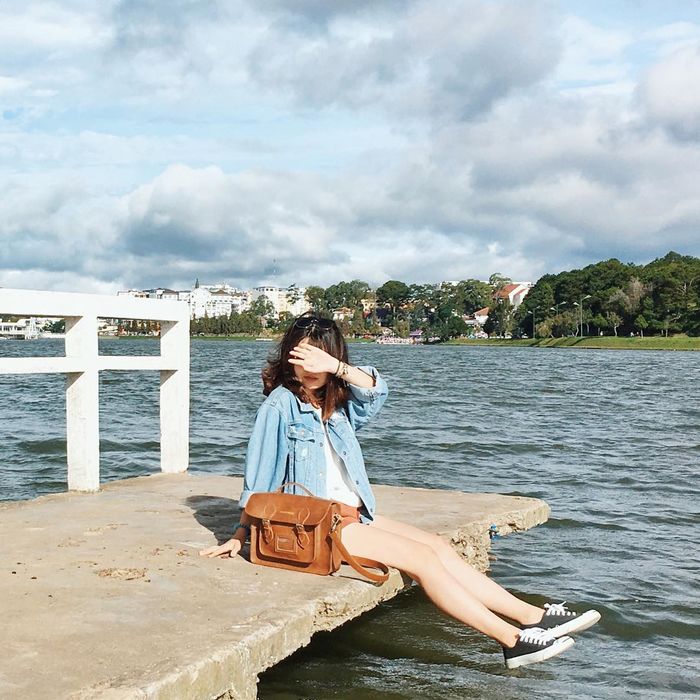 Tư thế chụp ảnh đơn giản, hút nghìn like dành cho hội thích sống ảo