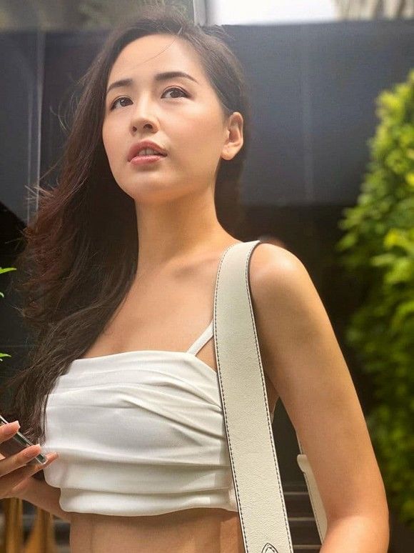 Từng bị trêu đô con, Mai Phương Thúy giờ tự tin khoe vòng eo bé tí