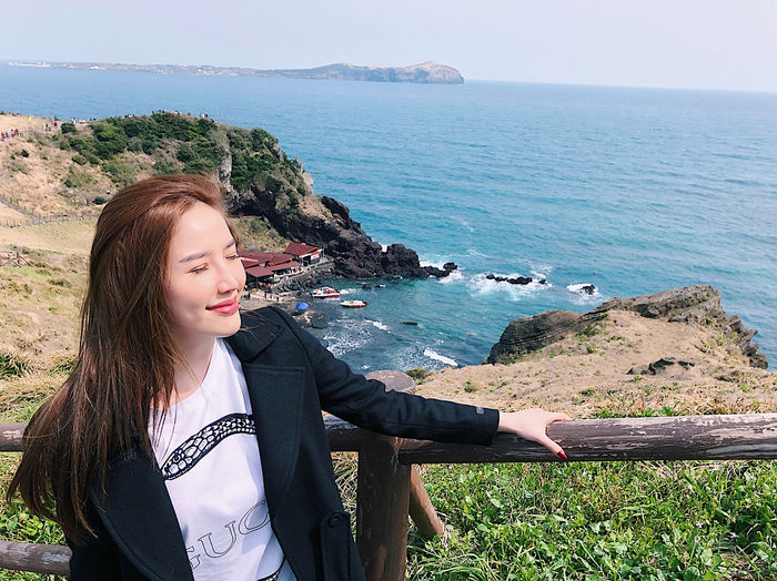 Vẫn là áo thun trắng nhưng Bảo Thy sở hữu BTS trị giá nghìn đô