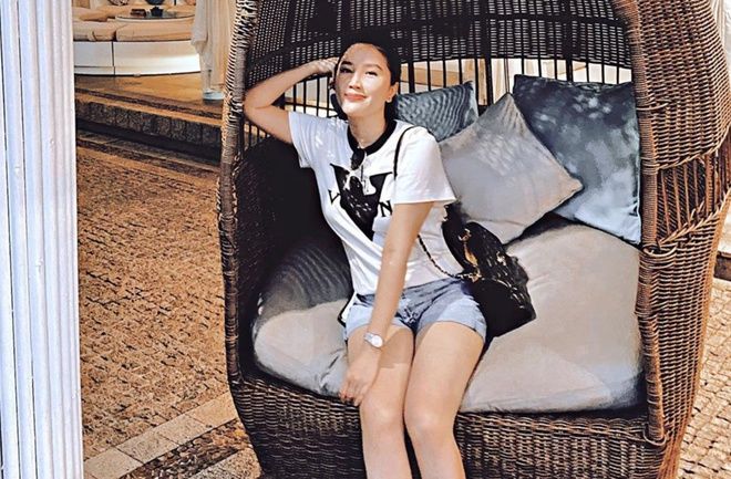 Vẫn là áo thun trắng nhưng Bảo Thy sở hữu BTS trị giá nghìn đô