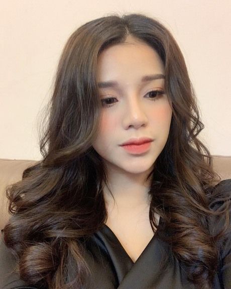 Vợ Công Phượng và những nàng WAGs Việt xuất thân trâm anh thế phiệt