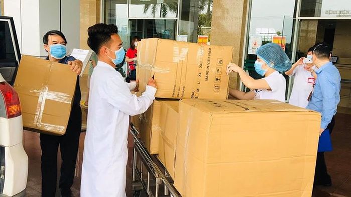 Cặp đôi Nguyễn Trần Trung Quân - Denis Đặng kêu gọi ủng hộ Đà Nẵng