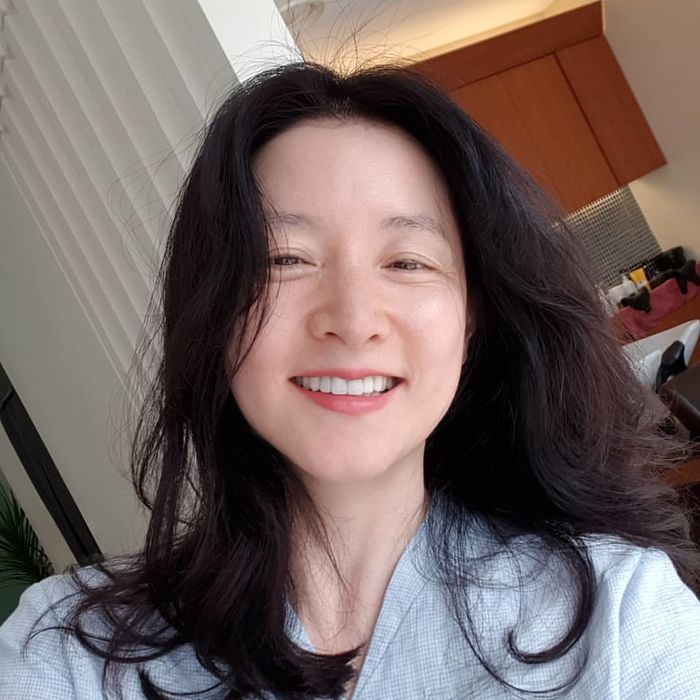 Học chị đại Hoa - Hàn U50 làm đẹp: Lee Young Ae đắp mặt nạ giá rẻ