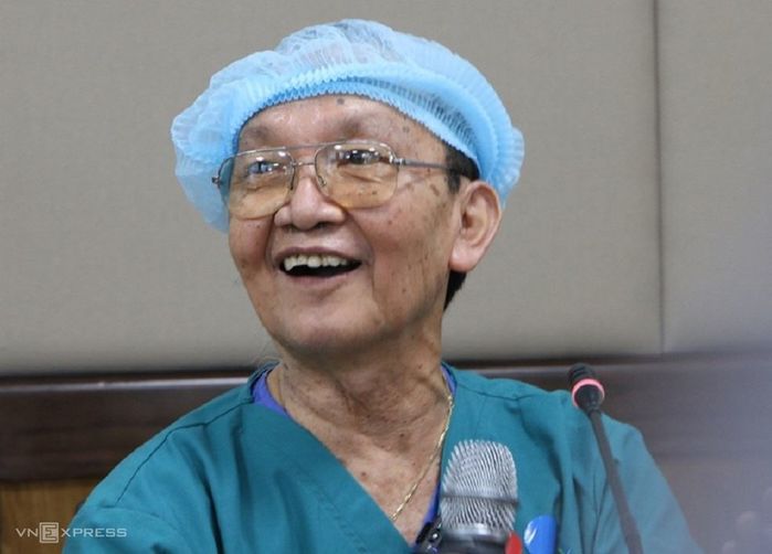 Trước cặp song sinh BS Trần Đông A từng có thành công tương tự từ 1988