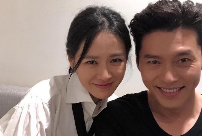 Chối chuyện hẹn hò nhưng Hyun Bin luôn nhìn Son Ye Jin đầy âu yếm