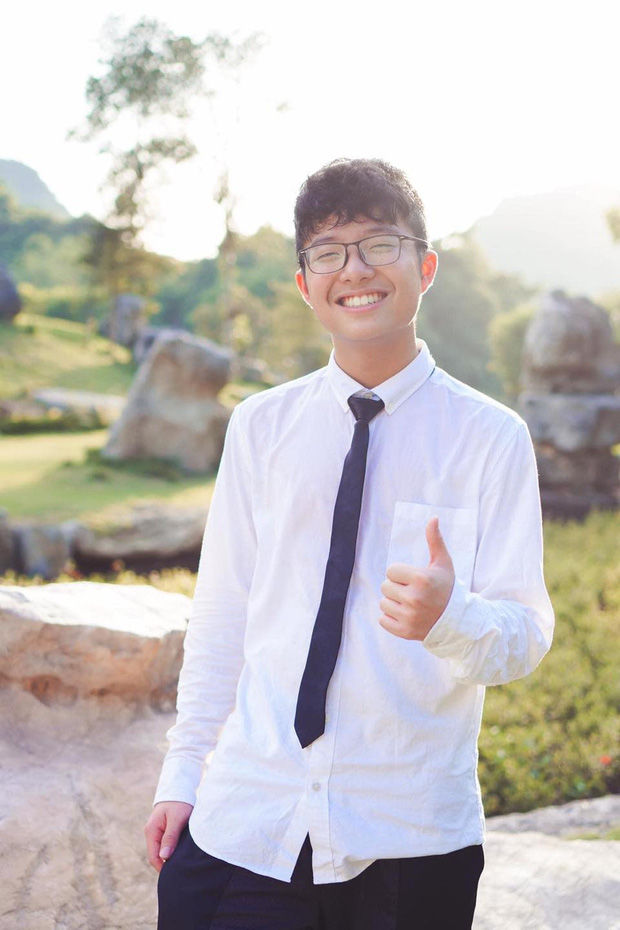 15 tuổi, con trai Công Lý đã chuẩn soái ca khi có nụ cười toả nắng