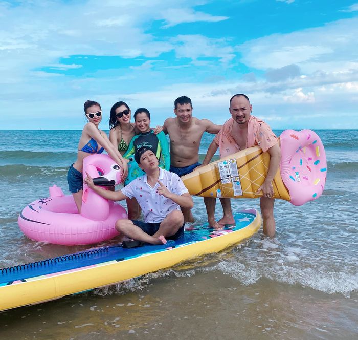 Sau khi bị chê gầy gò, Lan Ngọc đáp trả bằng ảnh diện bikini nóng bỏng