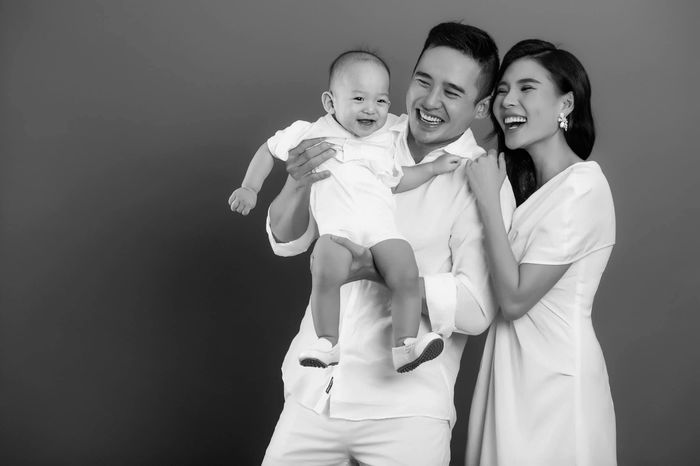 Dàn sao hội ngộ sinh nhật Gil Lê, Lynk Lee diện váy xẻ ngực gợi cảm