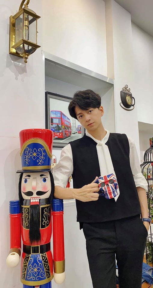 Mẹ bầu Đông Nhi thần thái ngút ngàn, Phượng Chanel hội ngộ Ngọc Trinh
