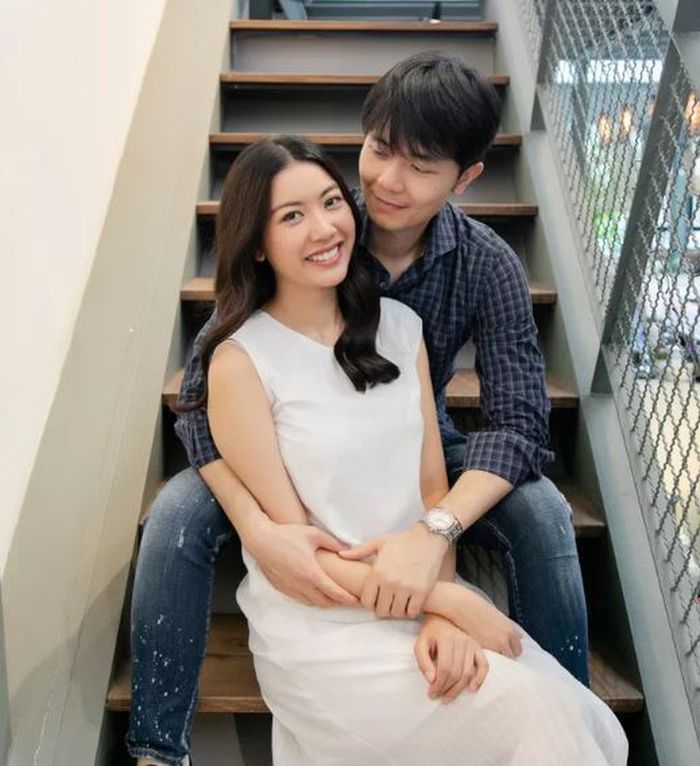 20 ngày nữa cưới, Á hậu Thúy Vân đã lộ bụng lùm lùm nghi có tin vui
