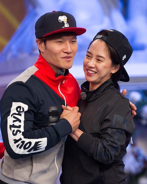 Kim Jong Kook gây bão với khoảnh khắc gọi Song Jihyo là vợ yêu