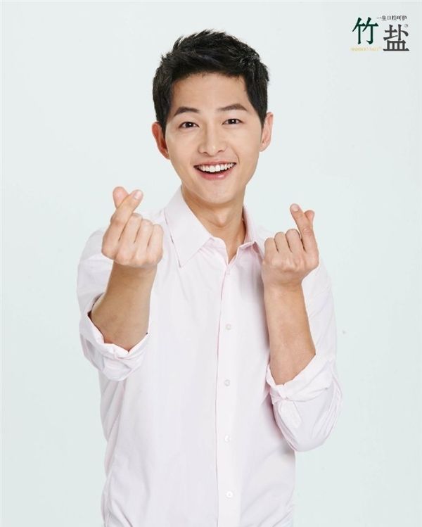 Sau ly hôn: Song Hye Kyo vẫn giữ được độ hot, Song Joong Ki mất hút
