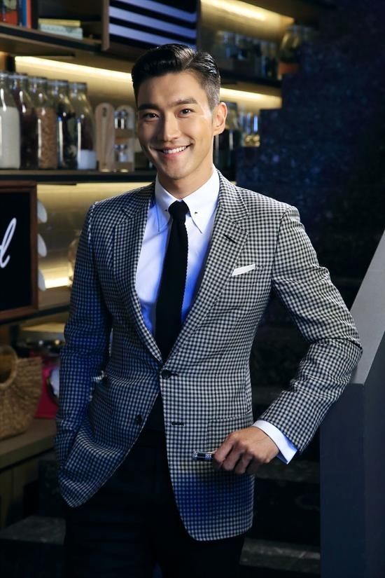 Từng là trai đẹp nhất thế giới, Siwon ở tuổi 33 già nua bất ngờ