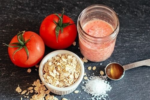 4 công thức tắm trắng với cà chua: Kết hợp với mật ong giúp giảm mụn