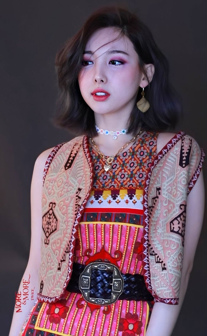 4 idol nữ gây bão với mái tóc ngắn: Lisa cuốn hút, Arin trẻ trung