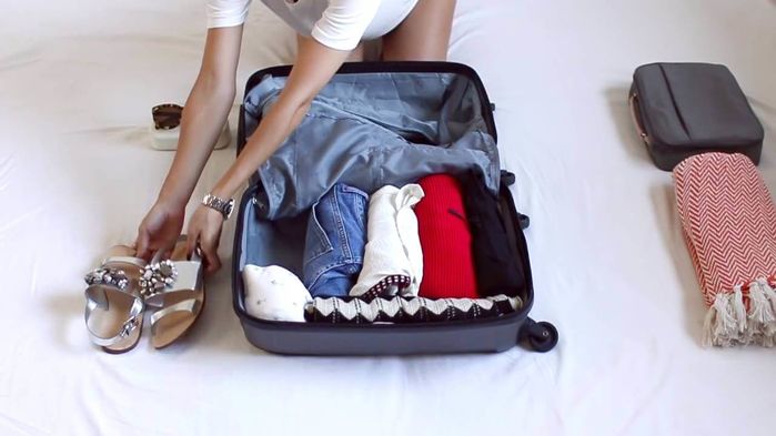 4 item nên hạn chế mang theo khi du lịch: Quần jeans, trang sức đắt đỏ