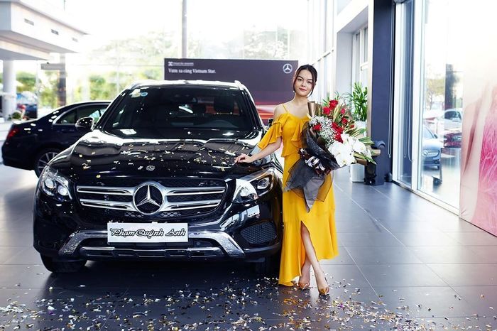4 mỹ nhân Việt trong năm tuổi: Hồ Ngọc Hà mang bầu, Kỳ Duyên tậu xe