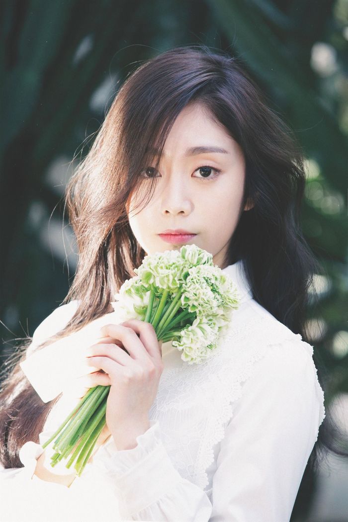 Jisoo (Lovelyz) và sự nghiệp lận đận, luôn bị anti-fan vùi dập