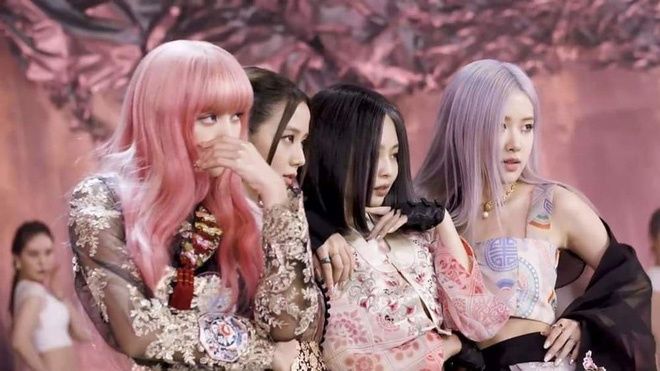 BLACKPINK sắp trở thành nhóm nhạc nữ đầu tiên sở hữu 3 MV 1 tỷ view