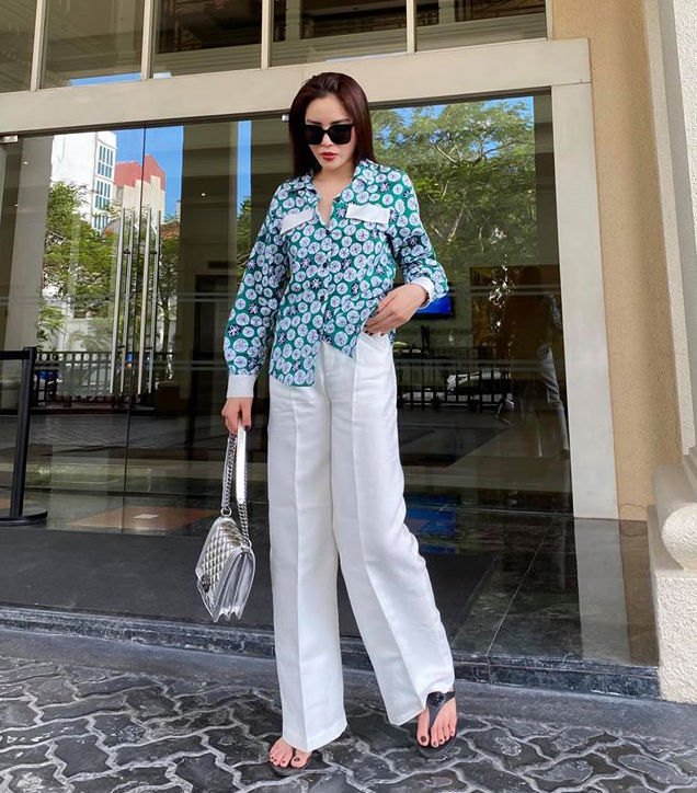Phong cách sao Việt: Chi Pu, Ngọc Trinh khoe eo bé tí ở sân bay