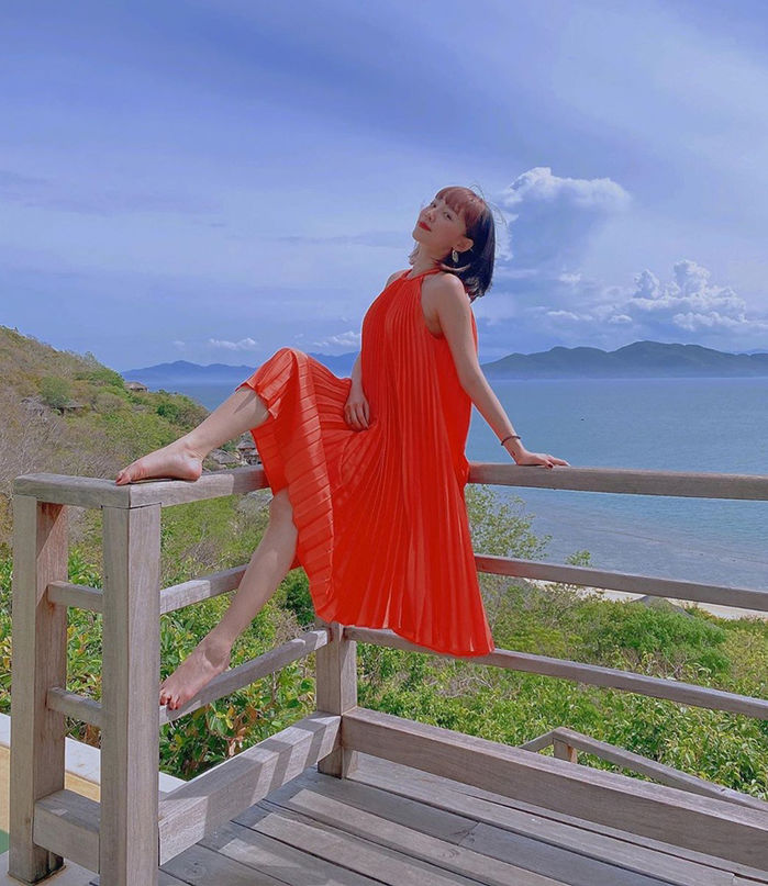 Phong cách sao Việt: Phí Phương Anh thả rông táo bạo