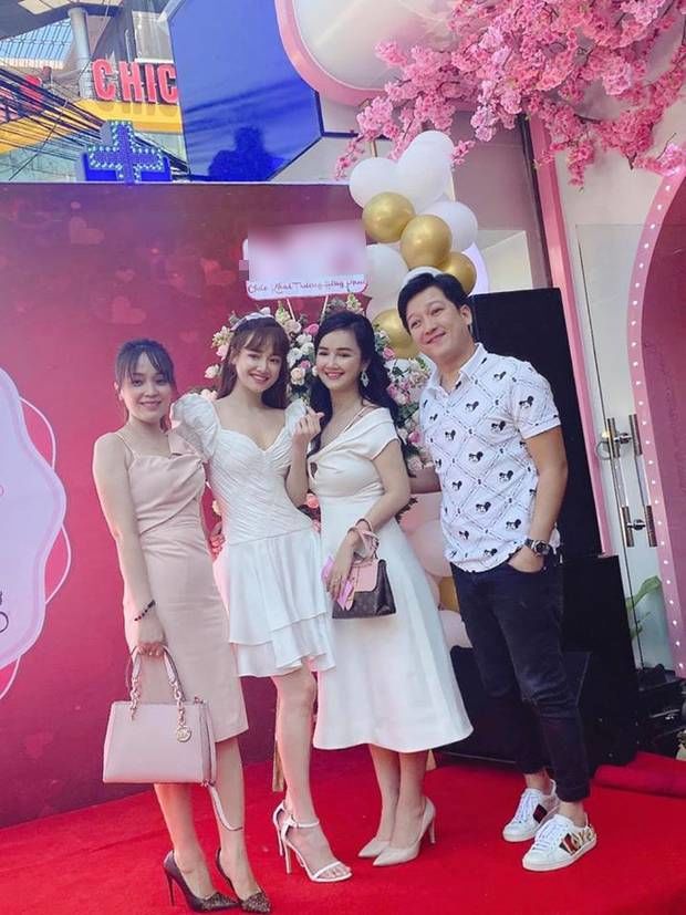 Nhã Phương chứng minh đỉnh cao nhan sắc qua ảnh chụp vội