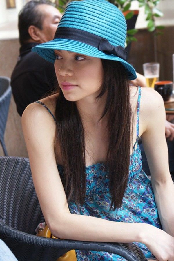 Trình giấu bụng thượng thừa như Hà Hồ: Bầu 4 tháng vẫn diện bikini