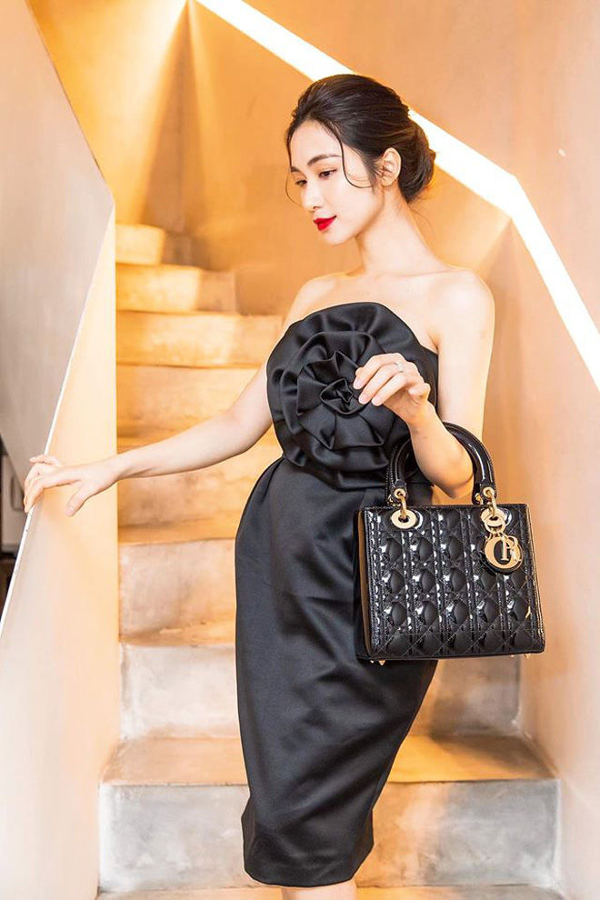 Sau Ngọc Trinh, Hoà Minzy sở hữu thẻ đen chỉ dành cho hội siêu giàu