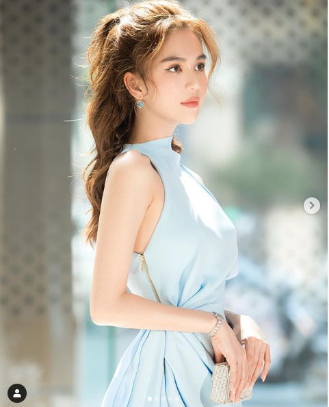 Bảo Anh khoe ảnh gia đình, Midu đòi bỏ phố về rừng sống