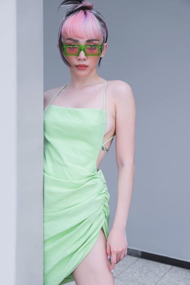 Ai diện váy áo rút dây kém sang chứ Ngọc Trinh, Tóc Tiên sexy có thừa